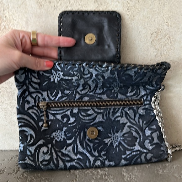 Leather clutch/wristlet - Picture 7 of 9